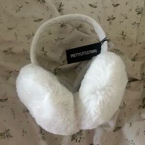 *NWT* PrettyLittleThing Fur Earmuffs